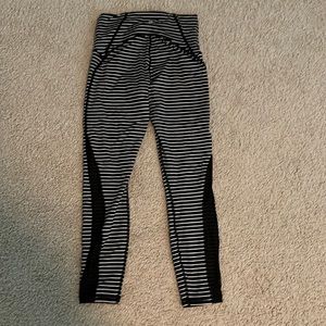 Lululemon yoga pants size 6